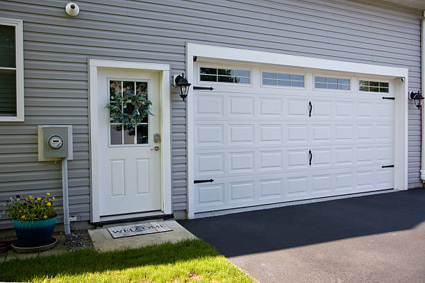 24/7 Emergency Garage Door Panel Replacement experts in River Rouge, MI